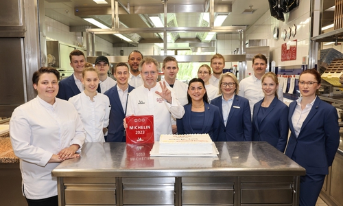 Küchenteam des Restaurant Aqua und Sven Elverfeld (mitte).