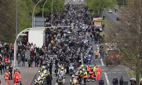 Hunderte Motorradfahrer haben sich versammelt. Zusammen gedachten sie der Toten.