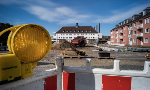 Der Robert-Koch-Platz verändert gerade sein Gesicht. Am Tag der Architektur haben Interessierte die Möglichkeit, sich über die verschiedenen Projekte rund um den Platz zu informieren und einen Blick hinter die Bauzäune zu werfen.