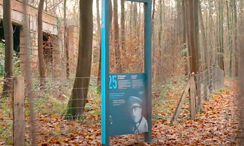 Die Gedenkstele am ehemaligen Schießstand.