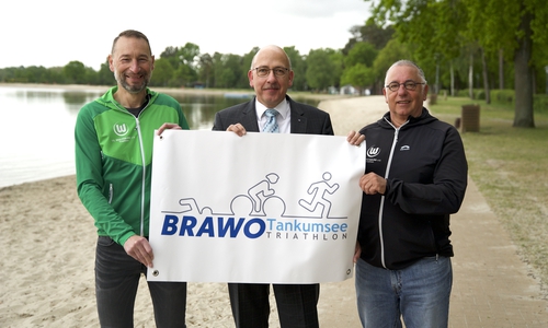 Stephan Ehlers (VfL Wolfsburg e.V.), Jörg Tiede (Volksbank eG BraWo) und René Schaab (VfL Wolfsburg e.V.) freuen sich auf den Triathlon unter neuem Namen.