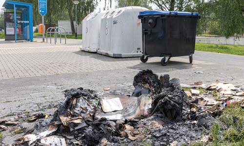 Reste nach dem Brand im Kurt-Schumacher-Ring.