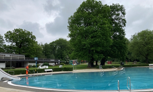 Zurzeit erhalten die Becken und die Grünanlagen den letzten Schliff.