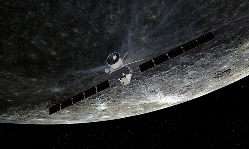 Künstlerische Darstellung des Vorbeiflugs der BepiColombo-Sonde am Merkur. Das Raumfahrzeug führt neun Schwerkraft-Bremsmanöver durch (eines an der Erde, zwei an der Venus und sechs an Merkur), bevor es 2025 in eine Umlaufbahn um den innersten Planeten des Sonnensystems eintritt.