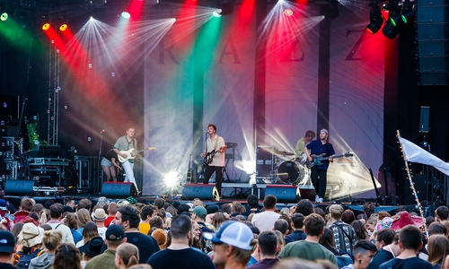 Auf der Hauptbühne sorgten neben anderen Razz für Stimmung.