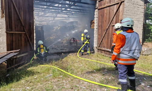 Am Samstagnachmittag kam es laut Feuerwehr zu einem Großbrand in der Samtgemeinde Wesendorf. 