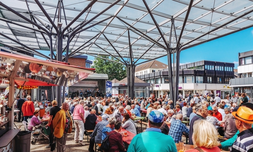 Eingebunden in die Feierlichkeiten zum 85. Jubiläum der Stadt Wolfsburg startet am 1. Juli 2023 die diesjährige Konzertreihe Jazz & more.