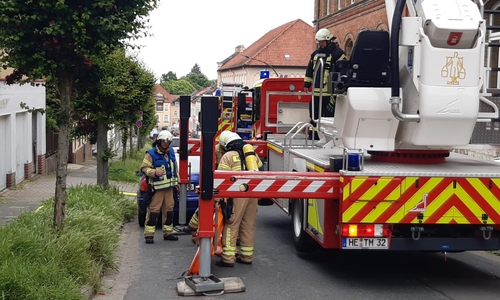 Der Teleskopmast stellte die Anleiterbereitschaft her. 