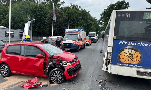 Auf der Vorsfelder Straße in Velpke kam es am Mittag zu einem Unfall. 