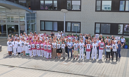 Das Team des Städtischen Klinikums beteiligte sich am bundesweiten Aktionstag „Alarmstufe Rot - Krankenhäuser in Not“.