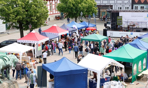 Auf dem Stadtmarkt waren etliche Stände aufgebaut.