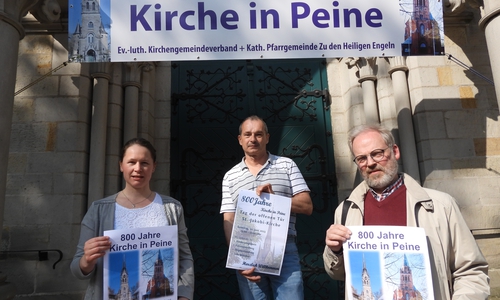Pastorin Dr. Heidrun Gunkel, Kirchenvorsteher Hans-Joachim Engelhardt - beide St. Jakobi - und Pfarrer Hendrik Rust von der katholischen Gemeinde Zu den Heiligen Engeln (v. li.).