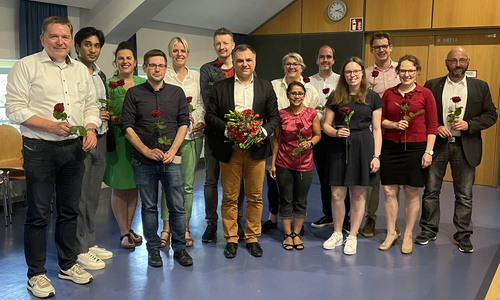 Die Mitglieder des neuen Vorstands der SPD Braunschweig freuen sich auf ihre künftige Zusammenarbeit (von links): Matthias Disterheft, Shivam Tokhi, Cornelia Winter, Stefan Hillger, Julia Retzlaff, Nils Bader, Vorsitzender Dr. Christos Pantazis, Christina Schlichting, Bina Mazumder, Robin Koppelmann, Leonie Bode, Jannik Behme, Lisa Blume und Hans-Peter Richter. Beim Foto-Termin verhindert war Jana Kurz. 