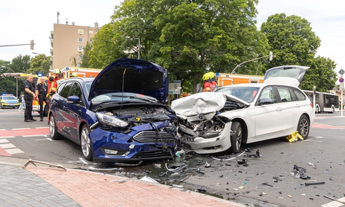Die Autos wurden erheblich beschädigt.