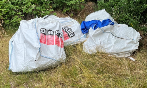 Auf dem Parkplatz des Gartenvereins Raffteich wurde Müll entsorgt. 