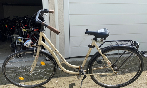 Die Polizei sucht den Eigentümer des Fahrrades.