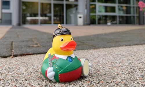 Der neue Fritz Freischießen 2023 im Gewand der Stadtpfeifer.
