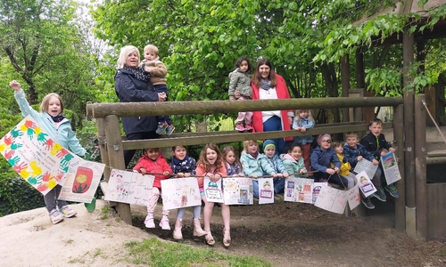 Die Kinder der Kita Münstedt freuen sich über den ersten Platz beim Kinderrechte-Wettbewerb.