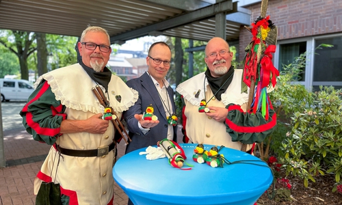 Der neue Fritz Freischießen wurde präsentiert. (v.l.: Uwe Kruppa, Ralf Schürmann, Kai Schild)