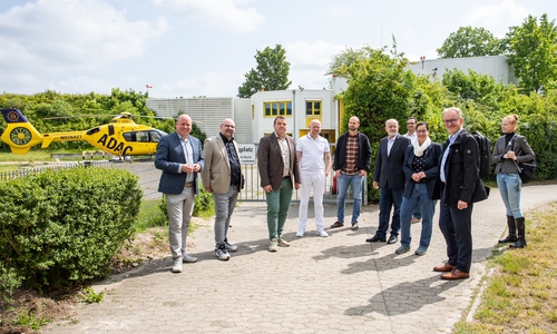 Holger Bormann (CDU-Kreisvorsitzender), Marc Angerstein, Axel Burghardt, Dr. Tobias Jüttner, Klinikum-Sprecher Marian Hackert, Herr Wolff (Betriebsrat), Veronika Bode (MdL), Volker Meyer (Gesundheitspolitischer Sprecher der CDU-Fraktion im NDS-Landtag) und Wenke Lubosch (Pflegedirektorin) (v. li.).