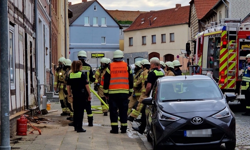 Die Fachwerkfassade wurde beschädigt.
