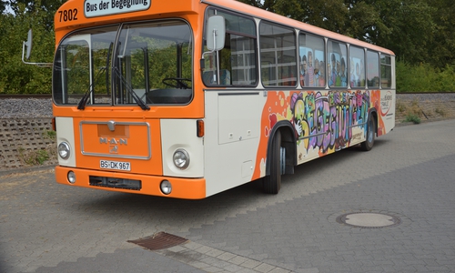 Der Bus der Begegnung des lokalen Bündnisses für Familien beim Landkreis Peine kann helfen, Familien im ländlichen Raum zu erreichen.