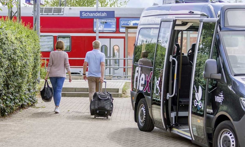 flexo bringt Passanten zum Bahnhof. (Symbolfoto)