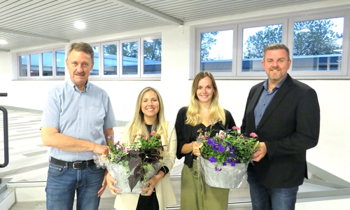 Der Ratsvorsitzende Jürgen Haberland (li.) und Gemeindebürgermeister Andreas Busch verabschiedeten Marlene Freyer und begrüßten Lisa-Marie Westphal (2. v. li.) als neue Gleichstellungsbeauftragte.