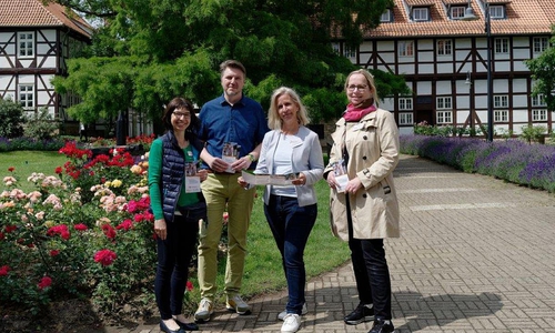 Die Kooperationspartner freuen sich auf die neue DUO-Schulung: (v.l.n.r.) Manuela Lehrke (Senioren- und Pflegestützpunkt Niedersachsen in Salzgitter), Daniel Ryll (Evangelische Familien-Bildungsstätte), Stephanie Temborius (Katholische Familien-Bildungsstätte PLUS), Antje Behre (Volkshochschule Salzgitter). 