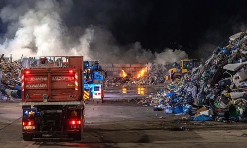Sperrmüll war in Flammen aufgegangen.