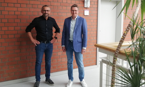 Prof. Dr. Christof Radewagen (li.) unterstützt künftig das Gifhorner Jugendamt rund um den Leiter Dennis Heumann.
