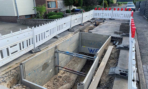 Auf einer Fläche von rund fünf mal drei Metern ist der mögliche Tagesbruch freigelegt und gesichert worden.