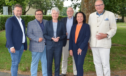 TIW-Vorstand mit Gästen (von links): Bürgermeister Ivica Lukanic, Winfried Pink, Landrätin Christiana Steinbrügge, Prof. Dr. Wolf-Rüdiger Umbach, Geschäftsführerin Carola Weitner-Kehl sowie Paul-Werner Huppert.
