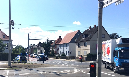 Ab der Kreuzung mit der Friedrich-Voigtländer-Straße wurde die Berliner Straße stadtauswärts gesperrt.
