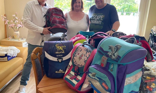 Es wurden wieder viele Schulranzen gesammelt.