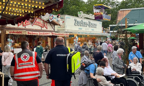 Regelmäßig gingen die DRK-Kräfte über den Platz. 