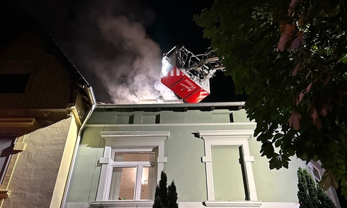 Im 3. Obergeschoss eines Mehrfamilienhauses am Batteriewall kam es vergangene Nacht zu einem Feuer.