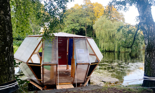 Die schwimmende Wissensplattform Oker Space.