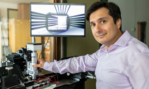 Professor Vadim Issakov forscht als Experte für Chipdesign an einer neuen Generation von Radarsensoren.