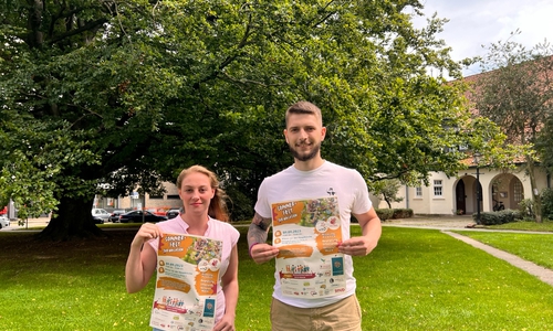 Die Projektkoordinatoren der Freiwilligenagentur Steffi Elina Bischoff und Niko Ziems auf dem Veranstaltungsgelände.