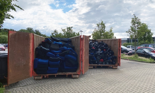 Die Kinosessel wurden im Container entsorgt.