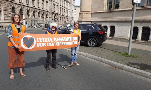Am heutigen Montag fand erneut einer Blockade der Letzten Generation in Braunschweig statt. 