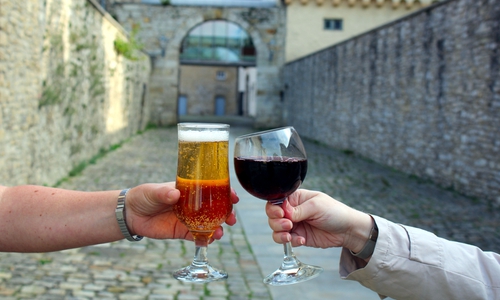 Am 16. September findet erstmalig ein Wein- & Bierfest im Schöninger Schloss statt.