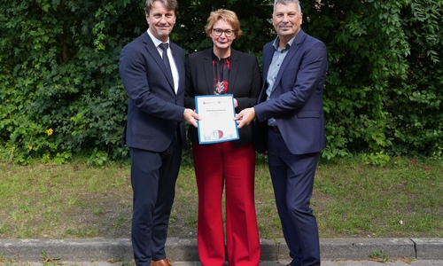 Klaus Dierker, Präsident der Landesaufnahmebehörde Niedersachsen mit Innenministerin Daniela Behrens und Polizeipräsident Michael Pientka.