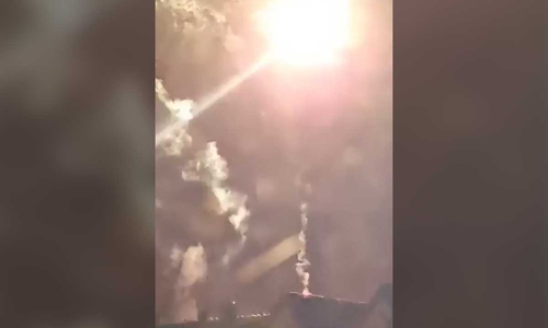 Über den Dächern von Wolfenbüttel ist der helle Lichtschein im Video gut zu sehen. (Video unten im Artikel)