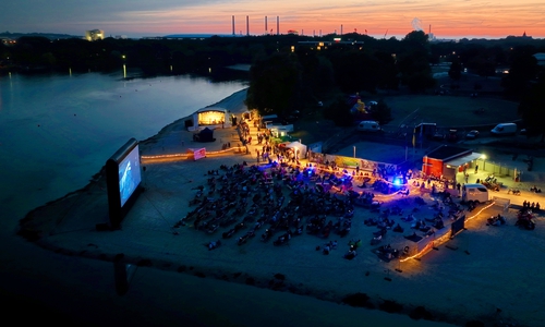 Am 25. und 26. August 2022 veranstaltet die Wolfsburg Wirtschaft und Marketing GmbH (WMG) wieder das beliebte Open-Air-Kino am Allersee. 