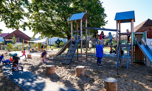 Das neue Spielgelände ist schon etwas länger in Benutzung.