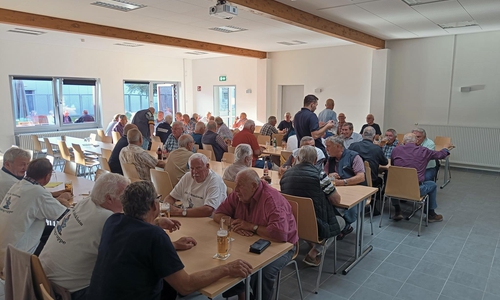Altersgruppentreffen im Feuerwehrhaus Linden.