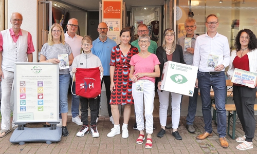 v.l.: Martin Zimmermann (ADFC/VCD), Inga Dixon (Ratsmitglied SPD), Klaus Richter (SV Halchter), Luc Walter, Denis Walter (Weltladen),  Sabine Fuß (Lehrerin Gymnasium im Schloss), Volker Müller, Christiane Döring (Weltladen), Martina Münstermann-Kreifels, Matthias Knoche-Herwig (Weltladen) und Stadtbaurat Klaus Benscheidt.