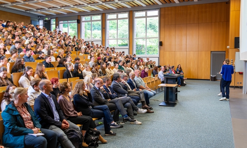 Blick in den Hörsaal bei der Erstsemesterbegrüßung am Campus Salzgitter der Ostfalia.